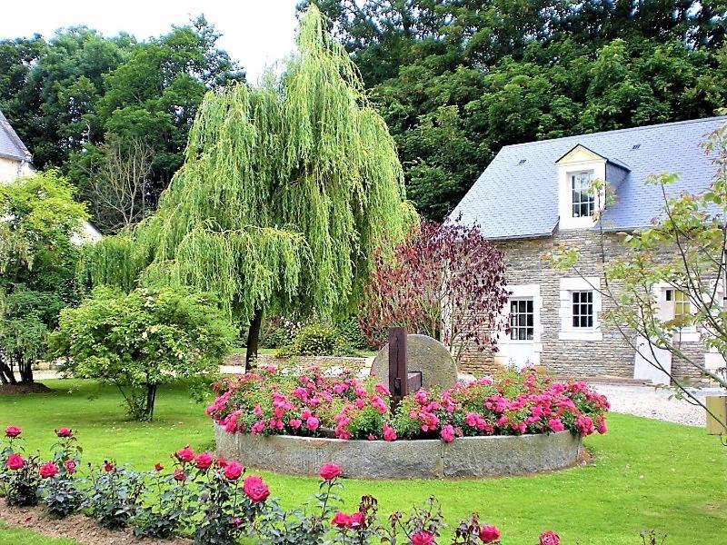 Hotel Le Manoir De Mathan Crepon A La Campagne 5 Mn D'Arromanches Et 10 Mn De Bayeux المظهر الخارجي الصورة