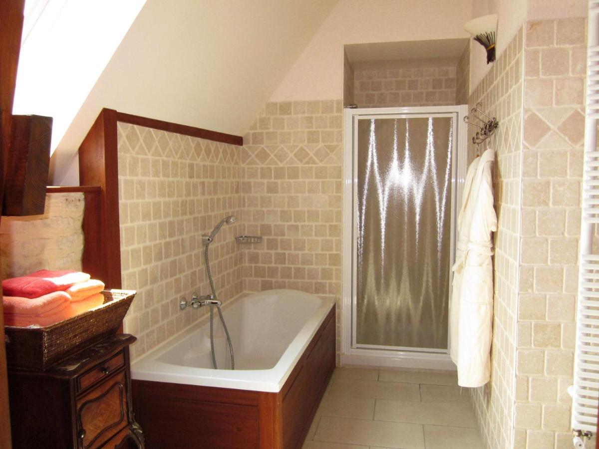 Hotel Le Manoir De Mathan Crepon A La Campagne 5 Mn D'Arromanches Et 10 Mn De Bayeux المظهر الخارجي الصورة