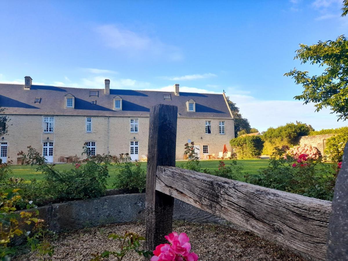 Hotel Le Manoir De Mathan Crepon A La Campagne 5 Mn D'Arromanches Et 10 Mn De Bayeux المظهر الخارجي الصورة