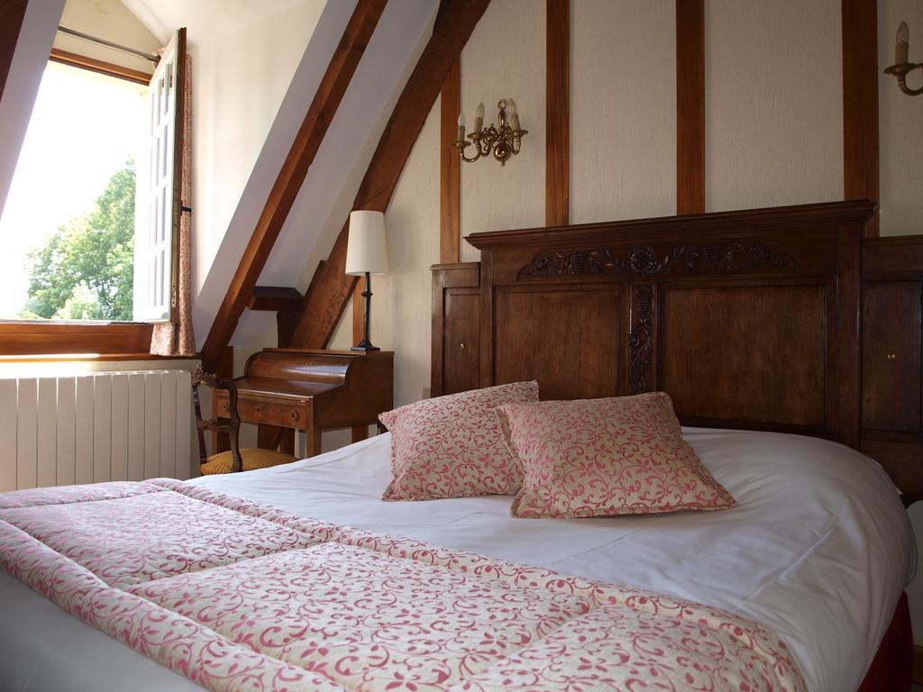 Hotel Le Manoir De Mathan Crepon A La Campagne 5 Mn D'Arromanches Et 10 Mn De Bayeux الغرفة الصورة