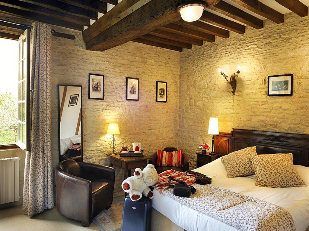 Hotel Le Manoir De Mathan Crepon A La Campagne 5 Mn D'Arromanches Et 10 Mn De Bayeux الغرفة الصورة