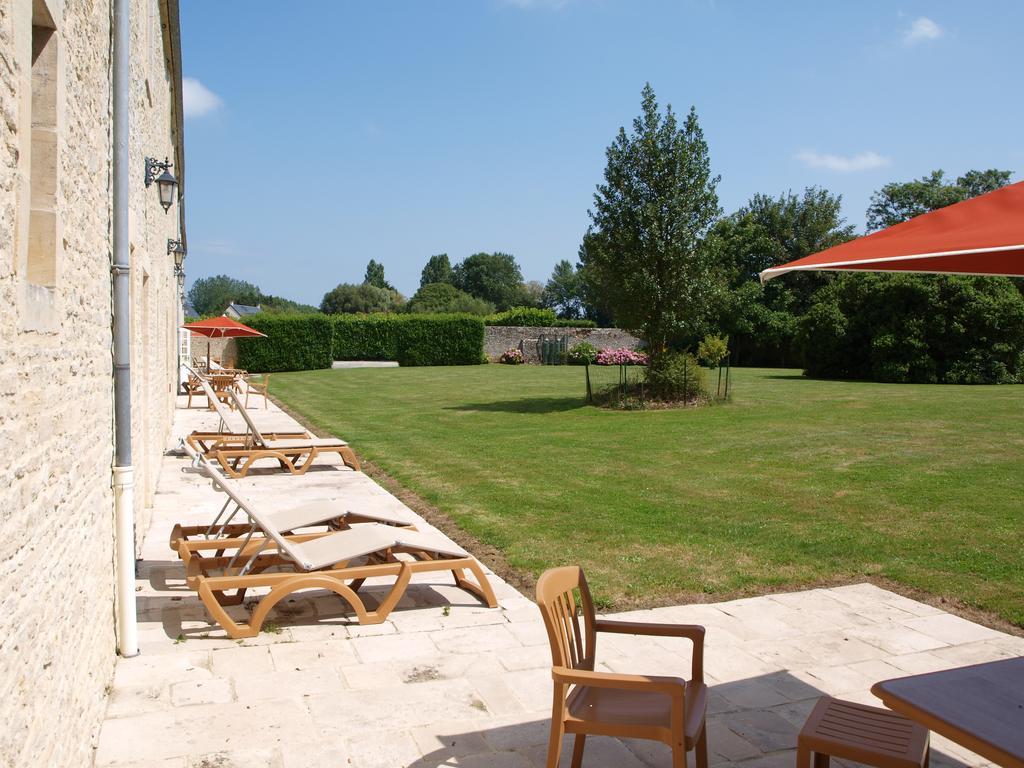 Hotel Le Manoir De Mathan Crepon A La Campagne 5 Mn D'Arromanches Et 10 Mn De Bayeux المظهر الخارجي الصورة