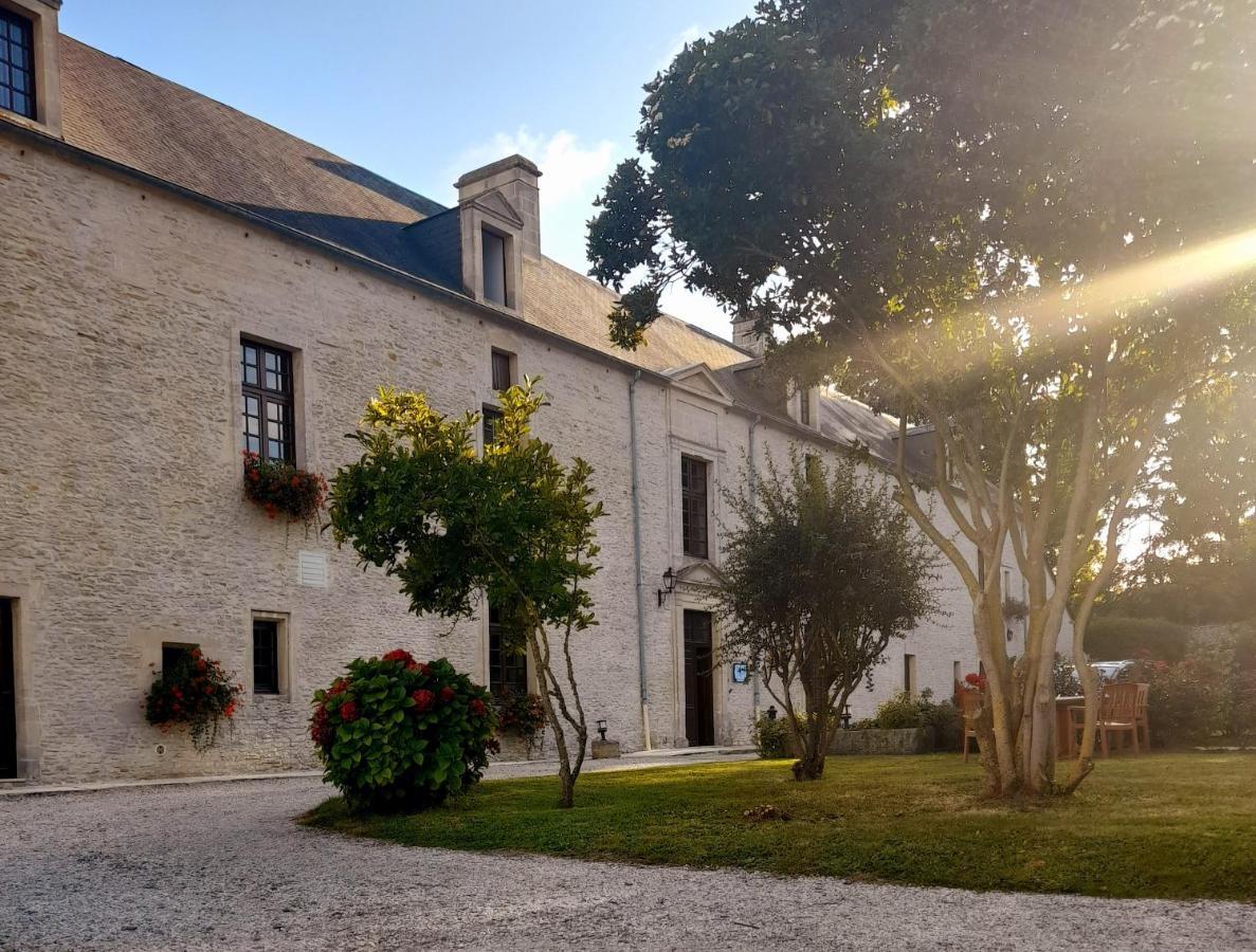 Hotel Le Manoir De Mathan Crepon A La Campagne 5 Mn D'Arromanches Et 10 Mn De Bayeux المظهر الخارجي الصورة