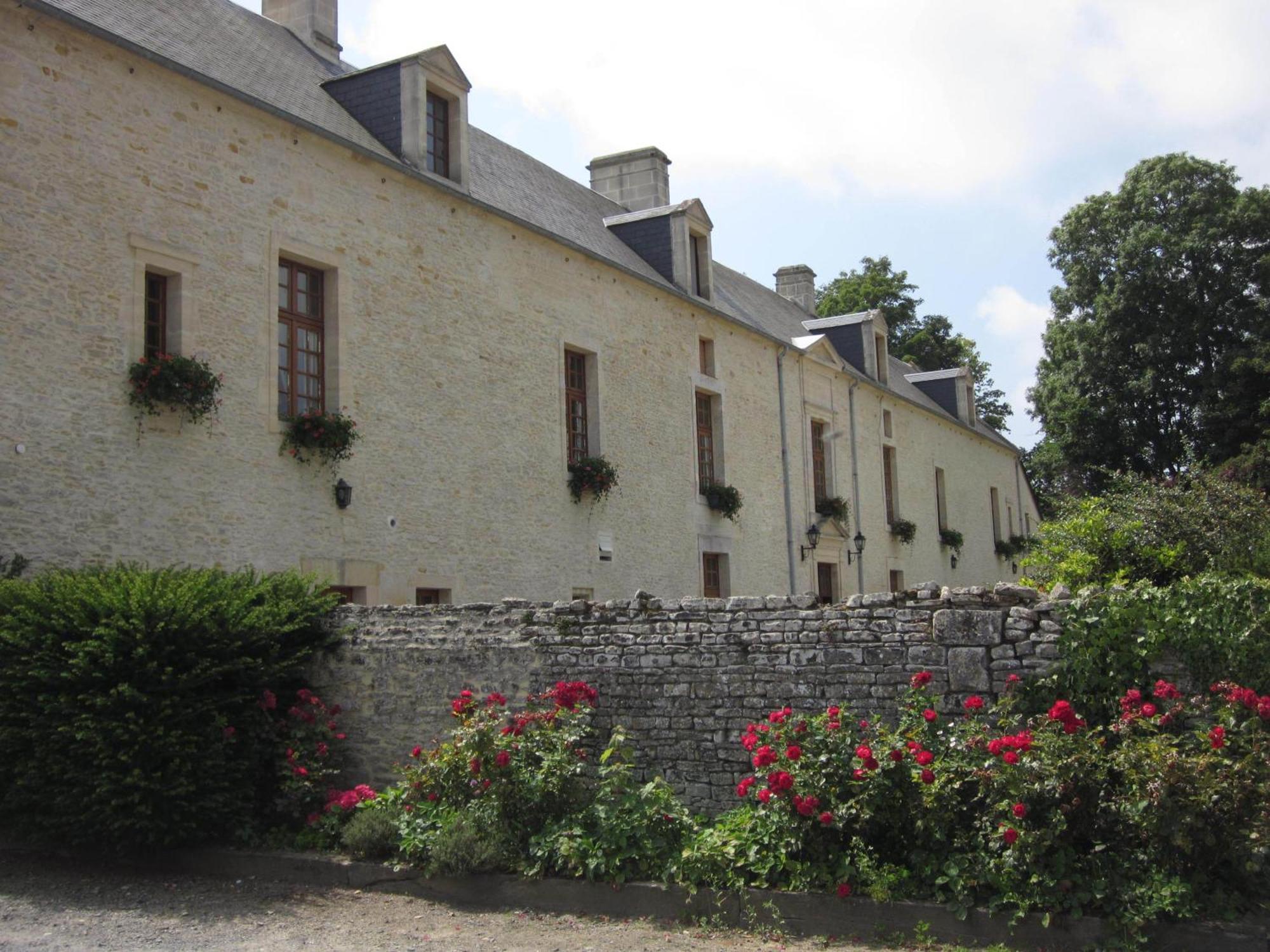 Hotel Le Manoir De Mathan Crepon A La Campagne 5 Mn D'Arromanches Et 10 Mn De Bayeux المظهر الخارجي الصورة